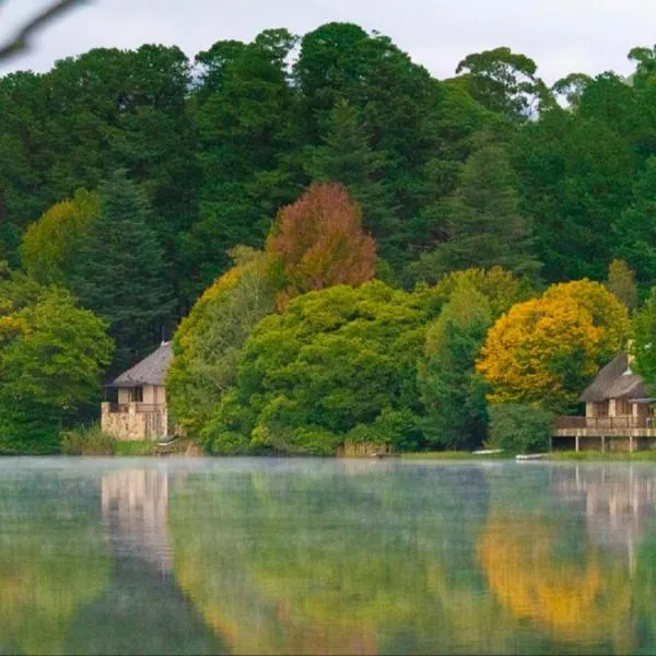 Lake Naverone Holiday Cottages, hotel v destinaci Drakensberg Garden