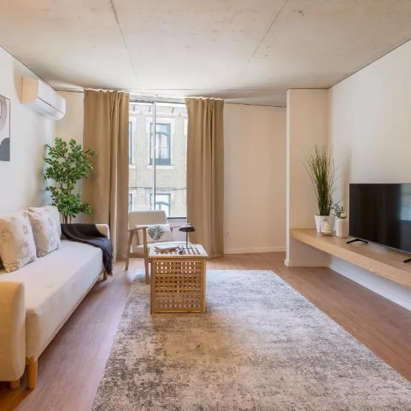 Premium Apartments with Garage by HostWise, hotel v Portu