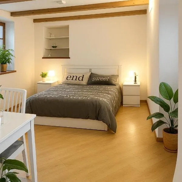 Monolocale in casa del 700 - Trento, מלון בBelvedere