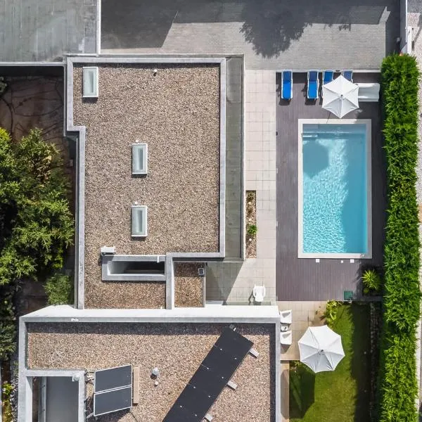 Sesimbra Luxury Villa- Pool, garden, total privacy, hotel in Sesimbra