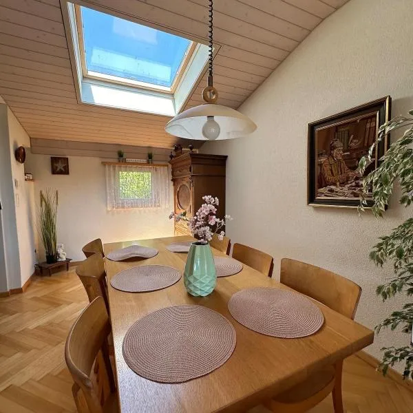 Gesamte Unterkunft am Rheinfall für Familien & Paare mit Parking, hotel in Neuhausen am Rheinfall