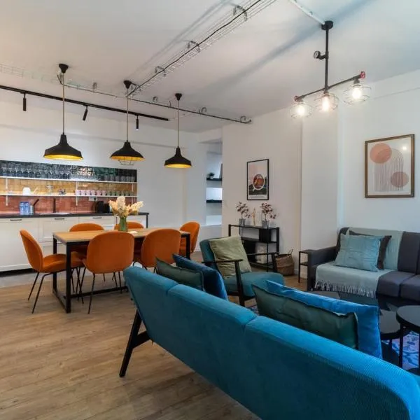 Brand new flat for 8 people, 3 bedrooms, hotel in Paris