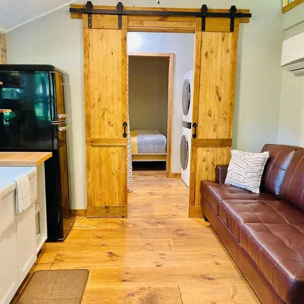 Jai Hollow Tiny Home Cottage, Hotel in Robbinsville