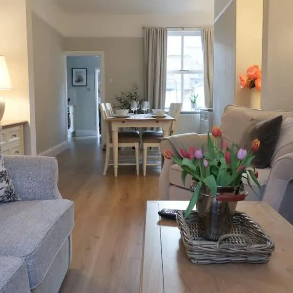 Luxury living outside the city walls - sleeps six!, hotel in Chester