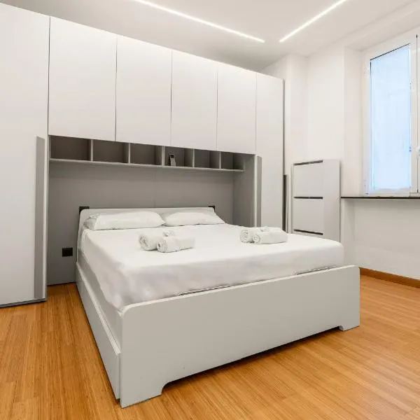 Sea side apartment - new bright home, hotel in Genova