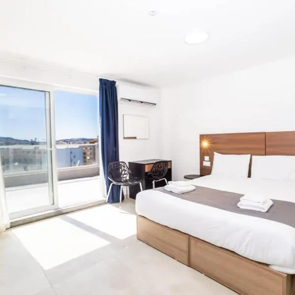 Bright Penthouse with Terrace - by HostMT, Hotel in St Paul's Bay