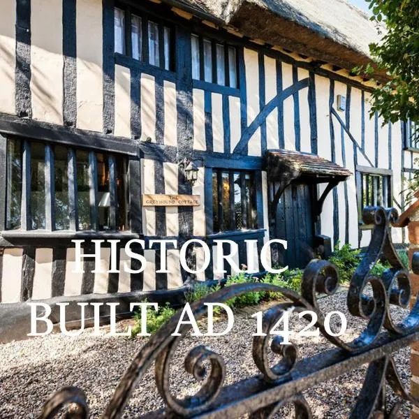 The Greyhound - Historic former Inn、Glemsfordのホテル