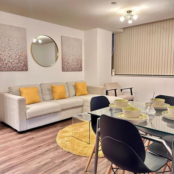 1 Bedroom Apartment- Free Parking, Broad St, City Centre, Birmingham