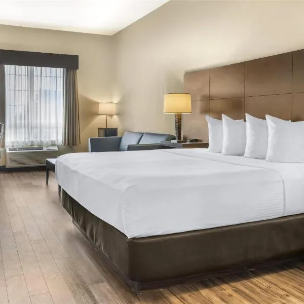 BEST WESTERN PLUS Saint John Hotel & Suites, khách sạn ở Saint John