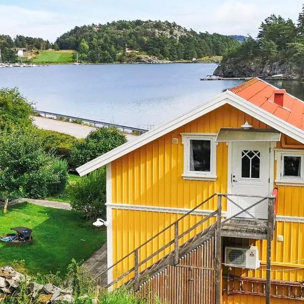 4 person holiday home in ELLÖS, hotel en Ellos