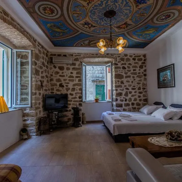 Royal House, hotel en Kotor