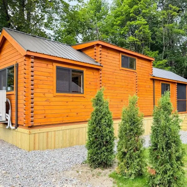 SaunaHaus - Log Cabin plus Private Sauna by the Brook, hotel in Lincoln