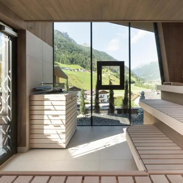 Neueröffnung ELVA PREMIUM APARTMENT HOTEL inklusive Sommerpass STUBAI SUPER CARD, hotel in Neustift im Stubaital