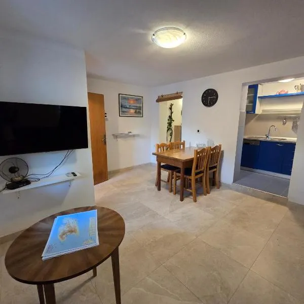 Apartman u centru Komiže, khách sạn ở Komiža