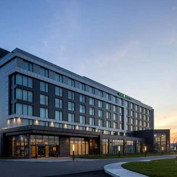 Holiday Inn Express Montreal Airport - St-Laurent by IHG, hotel in Montréal