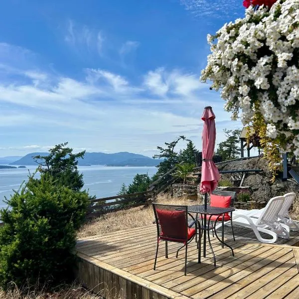 Shangri-La Oceanfront vacation home, hotel in Pender Island