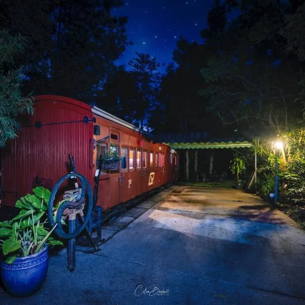Mt Nebo Railway Carriage and Chalet, hotel in Mount Nebo