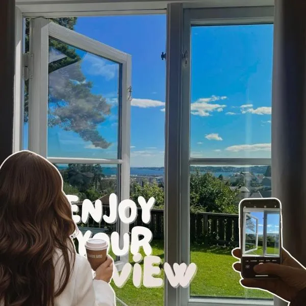 Enjoy comfort and the view 2,5 km away from Color Line, Hotel in Larvik