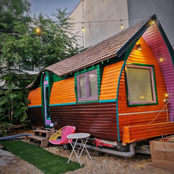 Pura Vida Downtown Tiny houses, hotel in Bucharest