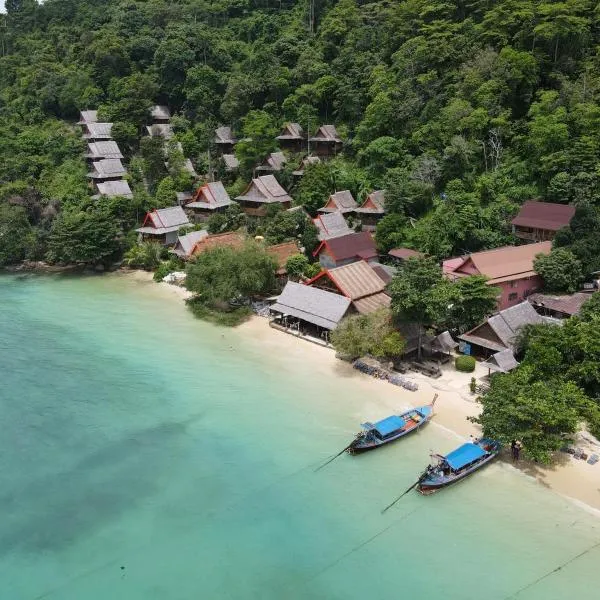 Phi Phi Relax Beach Resort, hotel in Phi Phi Islands