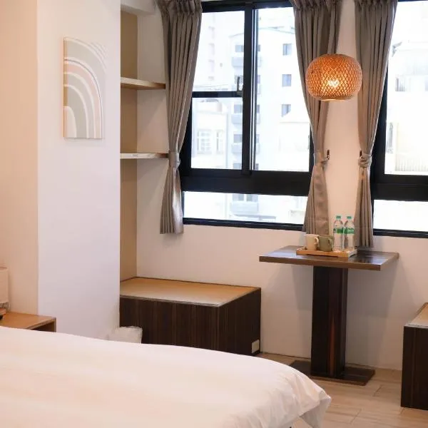 有某行旅 yóu mǒu hostel, hotel in Tainan
