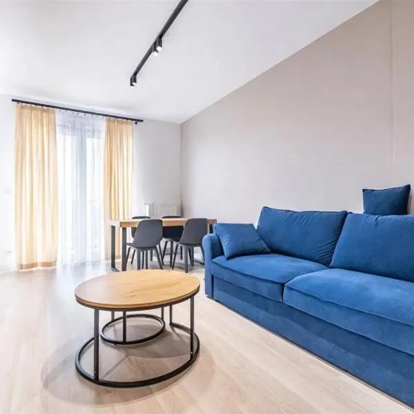 Lux Airport Apartment, hotel di Warsaw