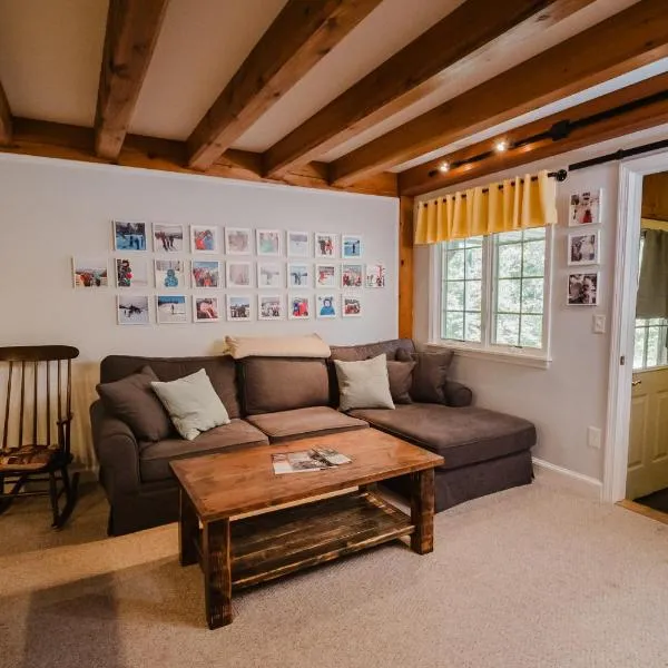 Cozy Condo, Minutes from Sunday River, hotel in Bethel