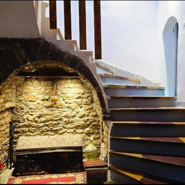 Hostel The Old Gate, ξενοδοχείο στο Αργυρόκαστρο