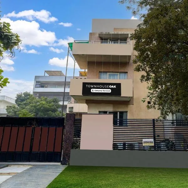Super Townhouse Oak Sector 25 Gurgaon, hotel in Gurgaon