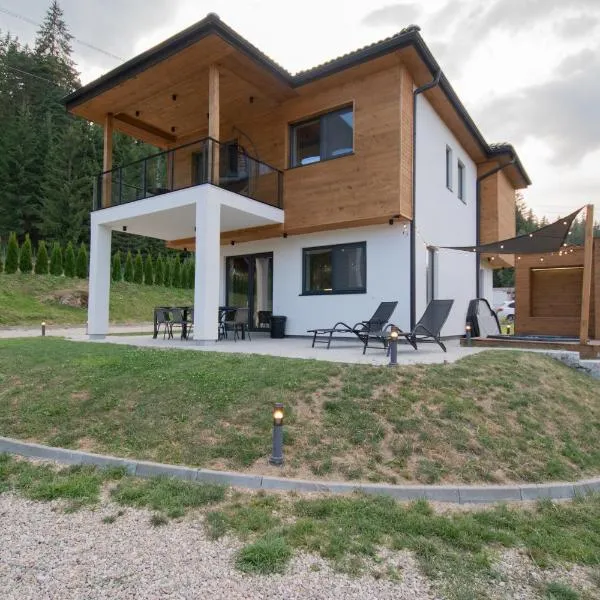 Hyggemate - Nordic Villa with Sauna & Jacuzzi Retreat, ξενοδοχείο σε Sarnitsa