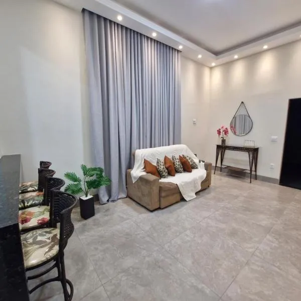 Casa Alves Aluguel de Temporada Próx Hospital do Amor em Barretos SP Com Suíte e Ar condicionado, hotel in Barretos