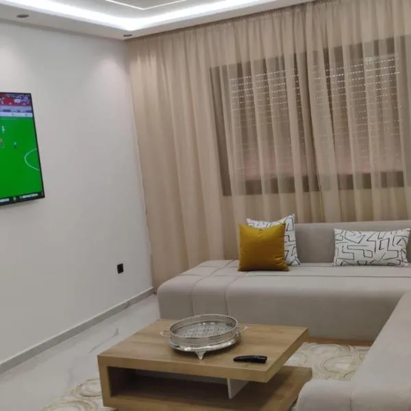 Luxury apartment 2 min Train Station 10 min Airport, Hotel in Marrakesch