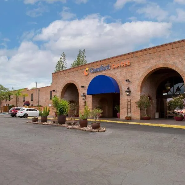 Comfort Suites Tucson near Sabino Canyon, khách sạn ở Tucson