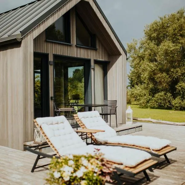 The Sound of Silence - romantic tiny house near Riga, hotel v destinaci Salaspils