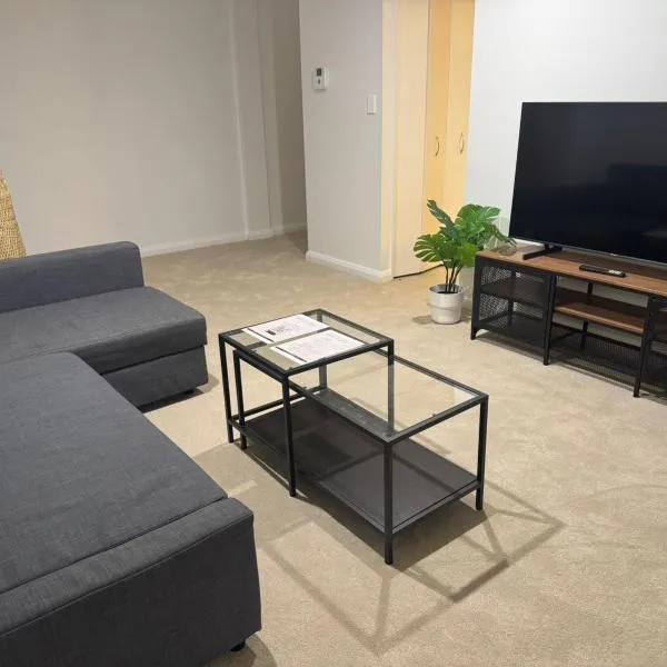 3 Bedroom Apartment with Parking and Pool Access, отель в Сиднее