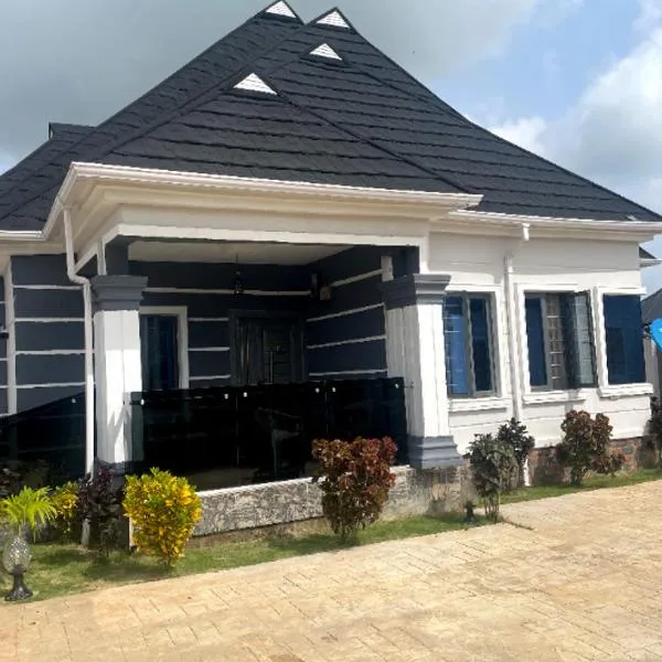 Pinnacle-Plus Service Apartment، فندق في Akure Airport