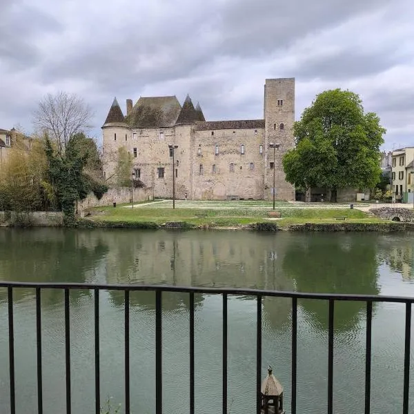 Vue imprenable, hôtel à Nemours