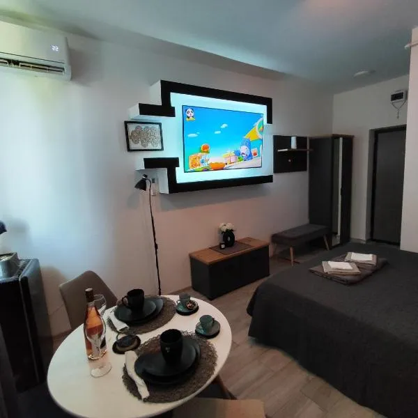 La Srour, hôtel à Onești