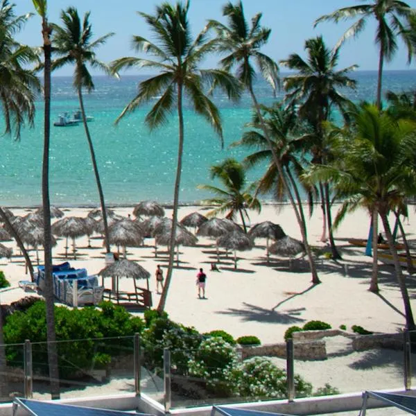 SANDY BAY SUITES DELUXE playa LOS CORALES, hotel en Punta Cana