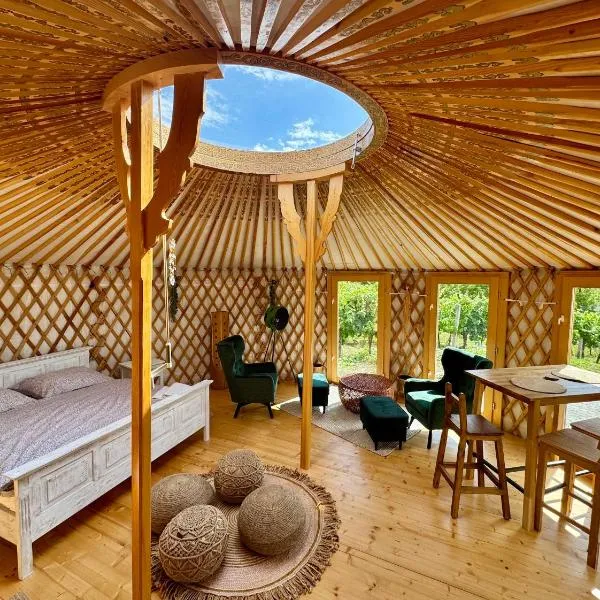 Glamping ve vinici - Jurty zijumarcipan - Jižní Morava, hotel in Blučina