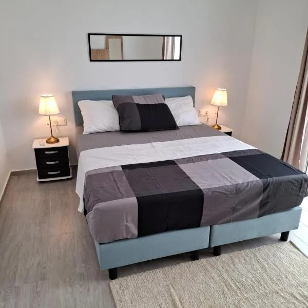 Apartamentos Fatynybal, hotel in Espargos