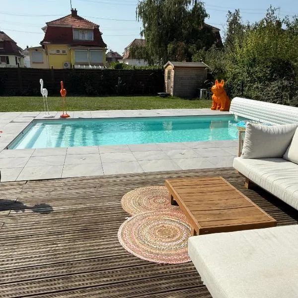 Maison familiale avec piscine privative, hotel in Sélestat
