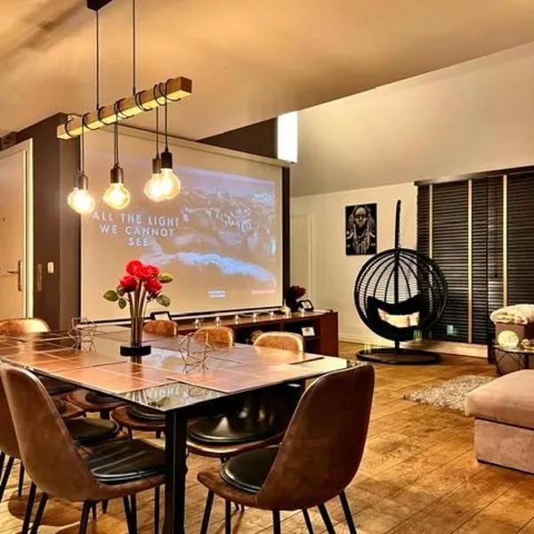 Luxury Loft Duplex Penthouse Of 190m2 & Free Parking !, hotel a Bruxelles