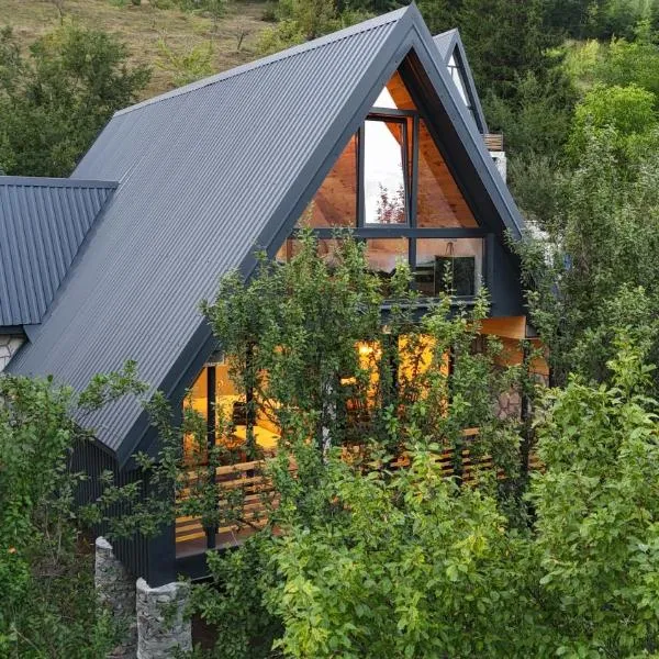 Fern Farm A-Frame Villa, hotel Mojkovacban