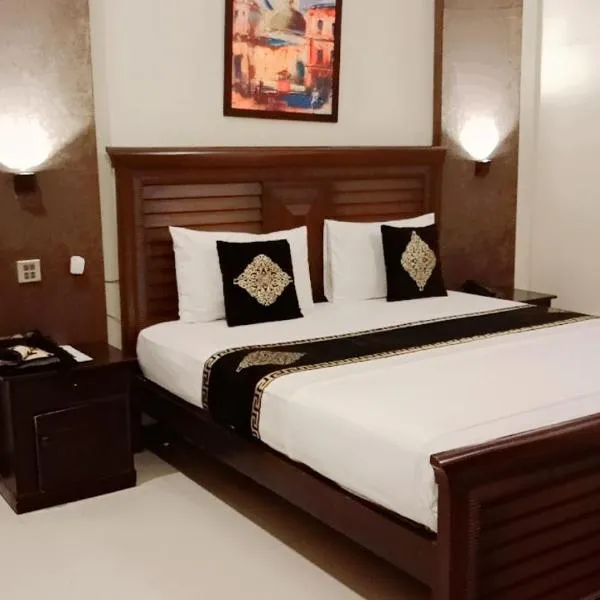 Hotel Signature Rezidor, hotel em Lahore