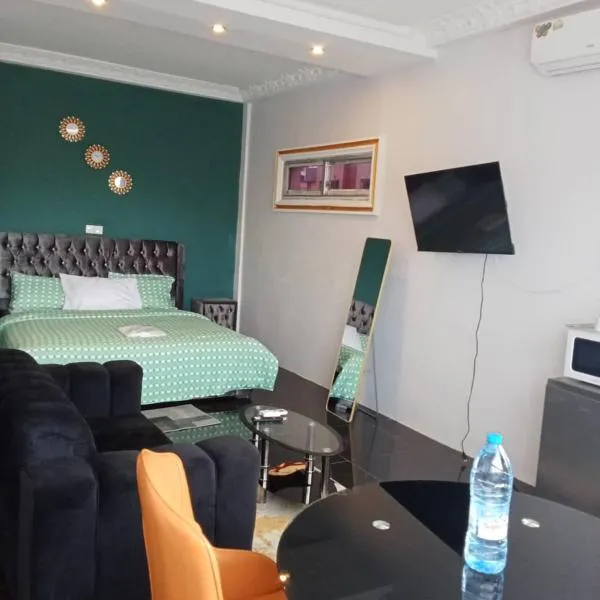 Wellness Home Bali - Douala, hotel in Douala
