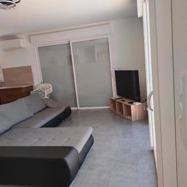 Maison neuve Hourtin , 3 chambres, proche commodités, clôturée, climatisation, terrasse, ξενοδοχείο σε Hourtin