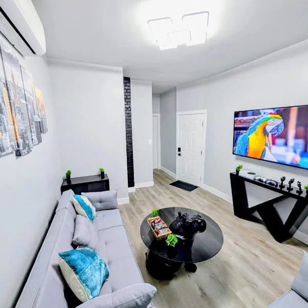 Newly renovated luxury 3BR Condo! 30 mins to NYC，澤西城的飯店