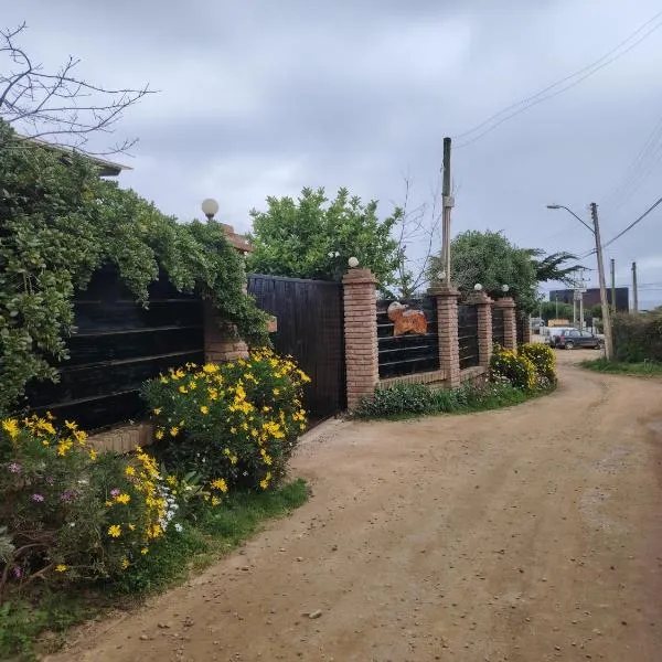 Cabañas y Hostal Karibe, Hotel in Pichilemu