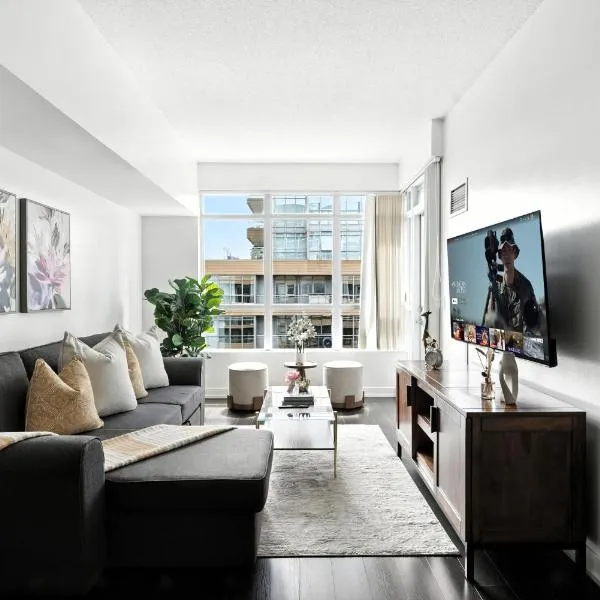 Modern Lakefront Escape Walk to Waterfront, hotel v destinaci Toronto